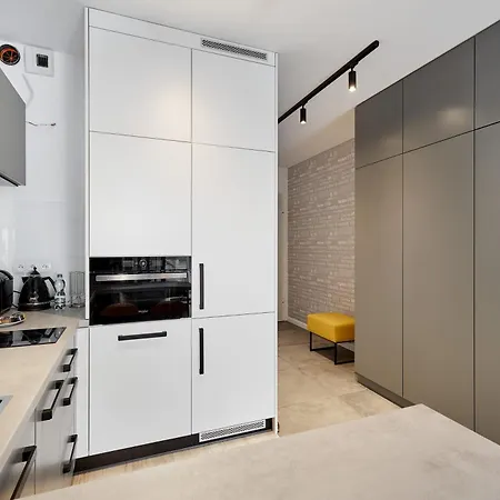 Old Town Chic By Bookinghost