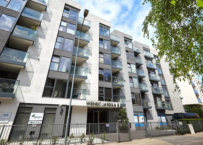 Old Town Chic By Bookinghost