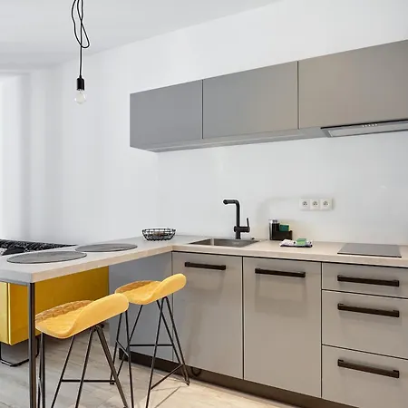 Old Town Chic By Bookinghost