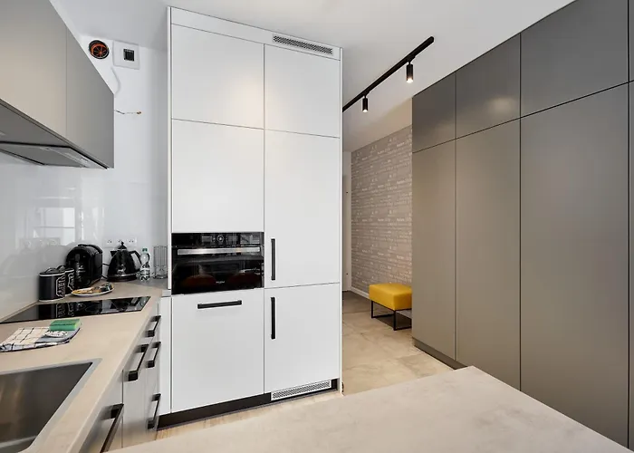 Old Town Chic By Bookinghost