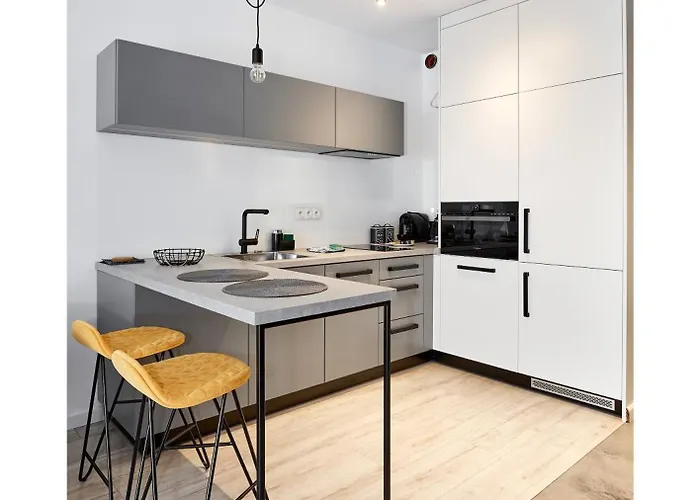 Old Town Chic By Bookinghost *